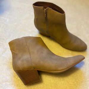 Ankle booties never worn